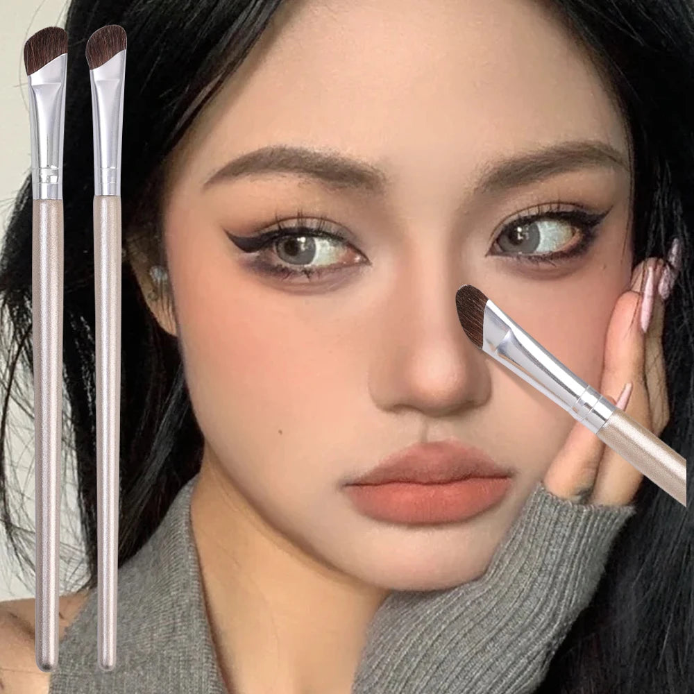 Flat Angled Nose Contour Makeup Brush